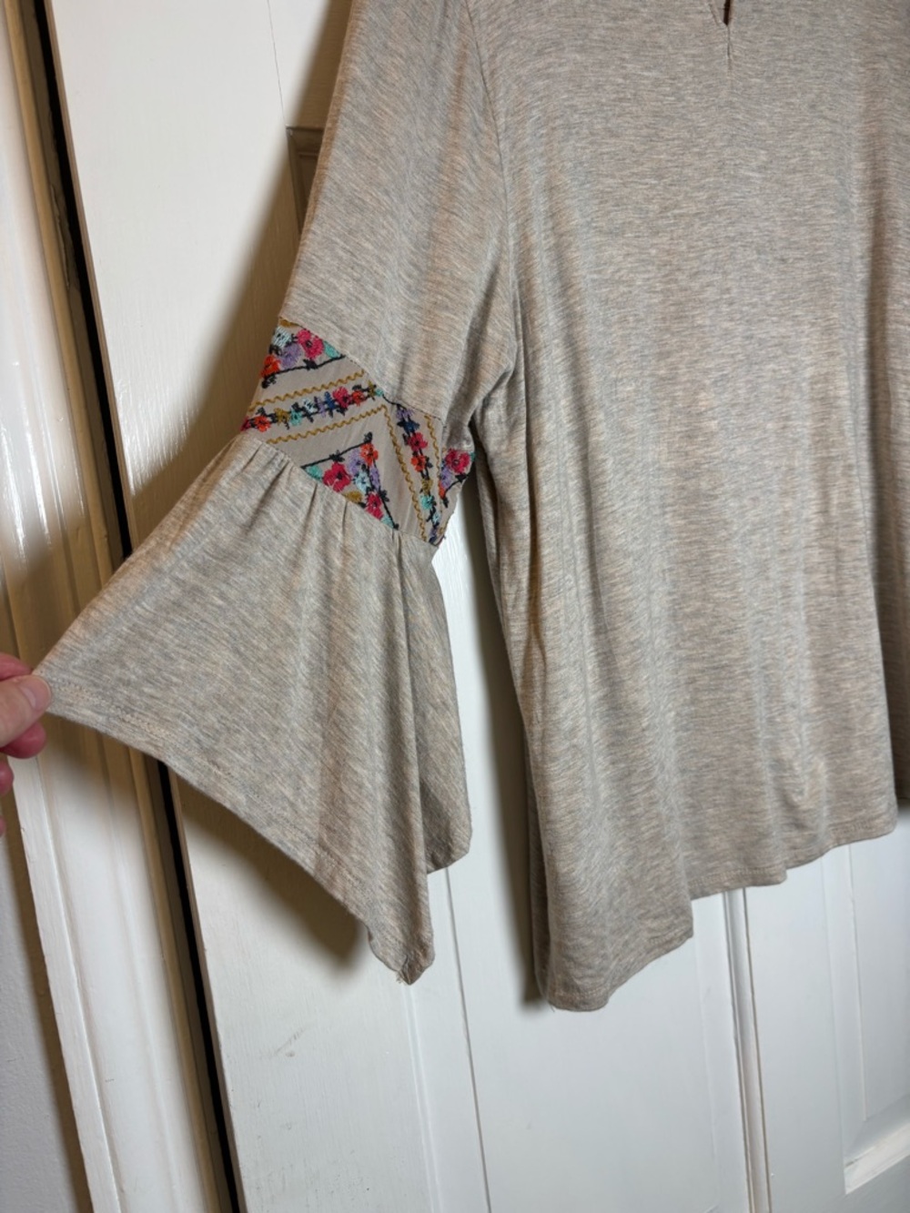 Democracy Beige w/Colorful Floral Embroidered 3/4 Sleeve Blouse Top Women’s L - Picture 6 of 11